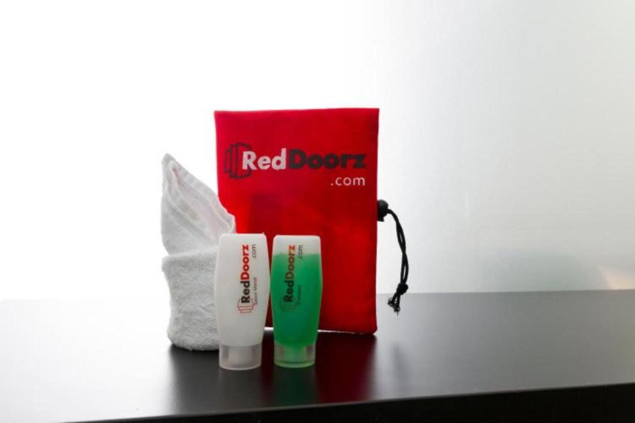 Reddoorz Plus @ Gunung Sahari 2 Cakarta Dış mekan fotoğraf